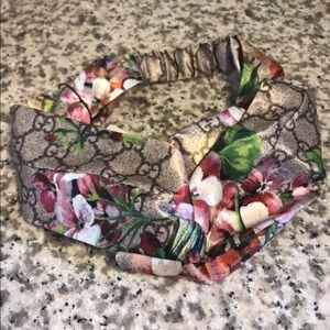 Gucci (faux) blooms print silk headband